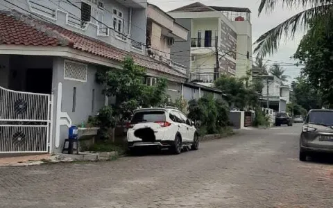 Rumah 2.5 Lantai di Perumahan Budi Indah, Batuceper, Tangerang.