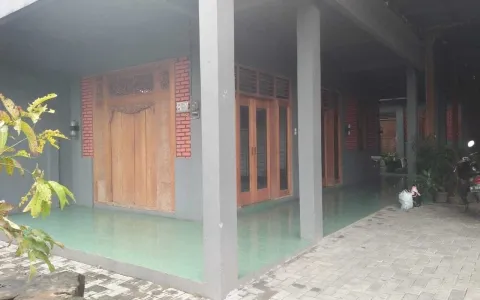 Disewakan Murah Gedung Ex Restoran di Cipayung, Jakarta Timur