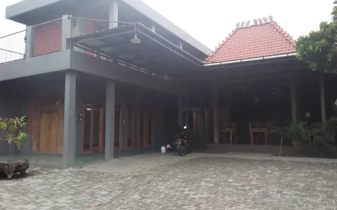 Disewakan Murah Gedung Ex Restoran di Cipayung, Jakarta Timur