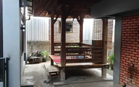 Disewakan Murah Gedung Ex Restoran di Cipayung, Jakarta Timur