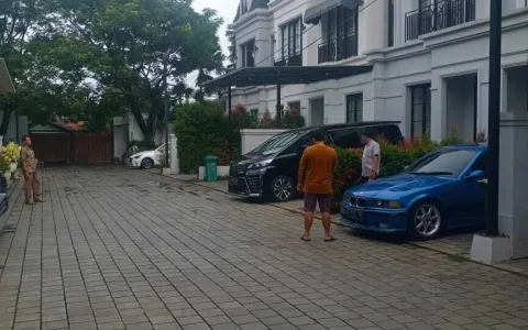 Lelang Town House, 3 lantai di Kemang Jakarta Selatan