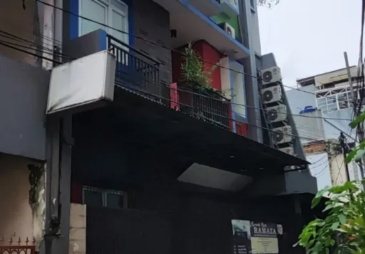 Lelang Rumah Kost 3 lantai, di Kebon Kacang Jakarta Pusat