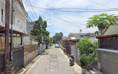 Lelang Rumah 3 Lantai di Cigereleng, Bandung