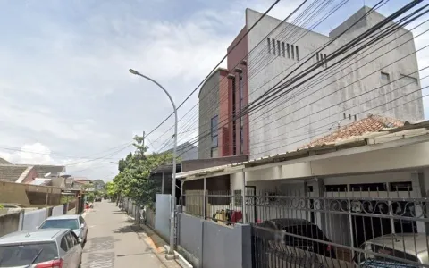 Lelang Rumah 3 Lantai di Cigereleng, Bandung