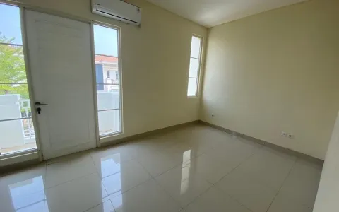 Rumah Layar Permai 2 lantai sudah Renovasi plus Kitchen Set dan AC, PIK, Jakarta Utara.