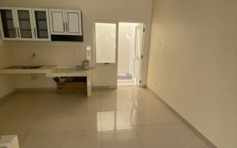 Rumah Layar Permai 2 lantai sudah Renovasi plus Kitchen Set dan AC, PIK, Jakarta Utara.