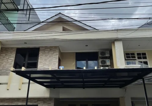 Rumah Ukuran 8 x 15 m2 Furnished , 3 KT  KM  Siap huni