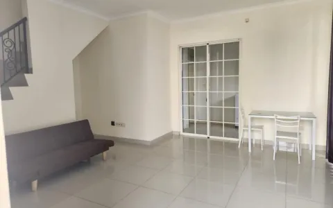 Rumah West Europe 6x12 Semi Furnished di Green Lake City, Cipondoh, Tangerang.