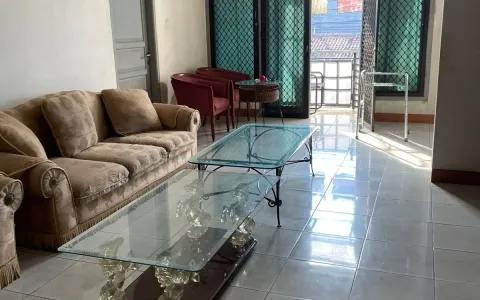 Dijual Cepat Rumah 2 Lantai Cocok Usaha Kosan di Jakarta Selatan