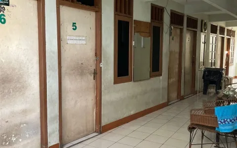 Dijual Cepat Rumah 2 Lantai Cocok Usaha Kosan di Jakarta Selatan