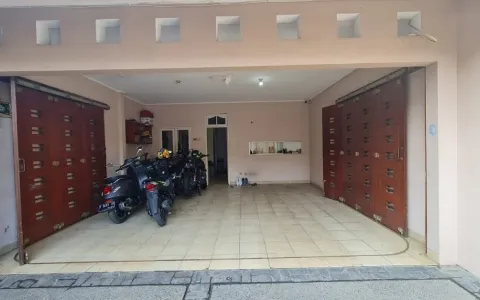 Ajb Debitur Rumah 2 Lt, Fasilitas Kolam Renang Pondok Gede, Bekasi