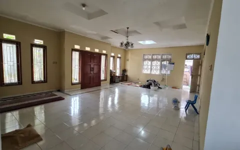 Ajb Debitur Rumah 2 Lt, Fasilitas Kolam Renang Pondok Gede, Bekasi