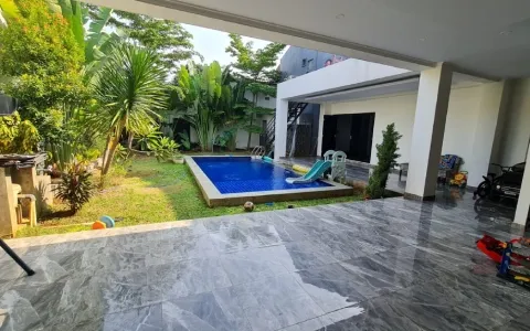 Ajb Debitur Rumah 2 Lt, Fasilitas Kolam Renang Pondok Gede, Bekasi