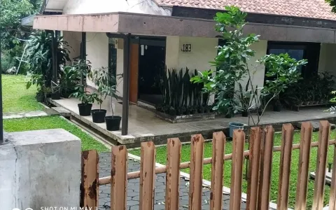 DIJUAL CEPAT, Tanah dan Bangunan (931m2) di Jalan Protokol Gegerkalong, Bandung