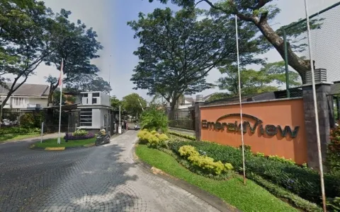 LELANG RUMAH HOOK 2 LT, PERUMAHAN EMERALD VIEW, PONDOK AREN TANGERANG