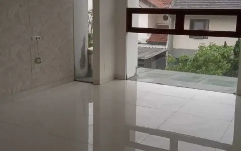 AJB DEBITUR RUMAH 2 LANTAI JL. SETRADUTA CEMARA, CIMAHI, BANDUNG