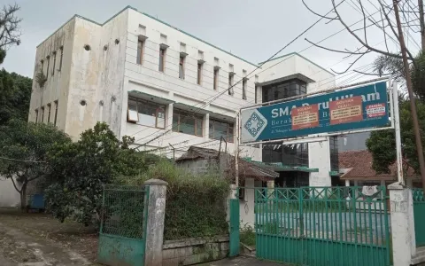 AJB DEBITUR GEDUNG EX. SEKOLAH JL. TUBAGUS ISMAIL, KOTA BANDUNG