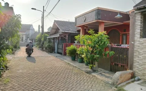 Dijual Rumah 2 Lantai, di Komp Pinang Griya Permai, Kota Tangerang