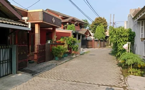 Dijual Rumah 2 Lantai, di Komp Pinang Griya Permai, Kota Tangerang