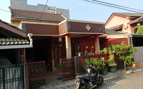 Dijual Rumah 2 Lantai, di Komp Pinang Griya Permai, Kota Tangerang